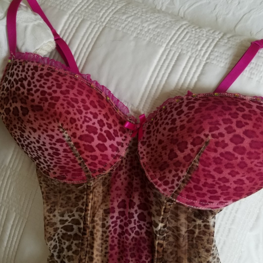 Lingerie - Picture 2 of 4